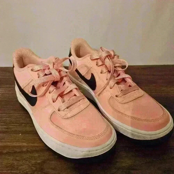 Nike Air Force 1 Valentine Day Bleached Coral Low Top Sneaker 4Y BQ6980-600 - Picture 1 of 12